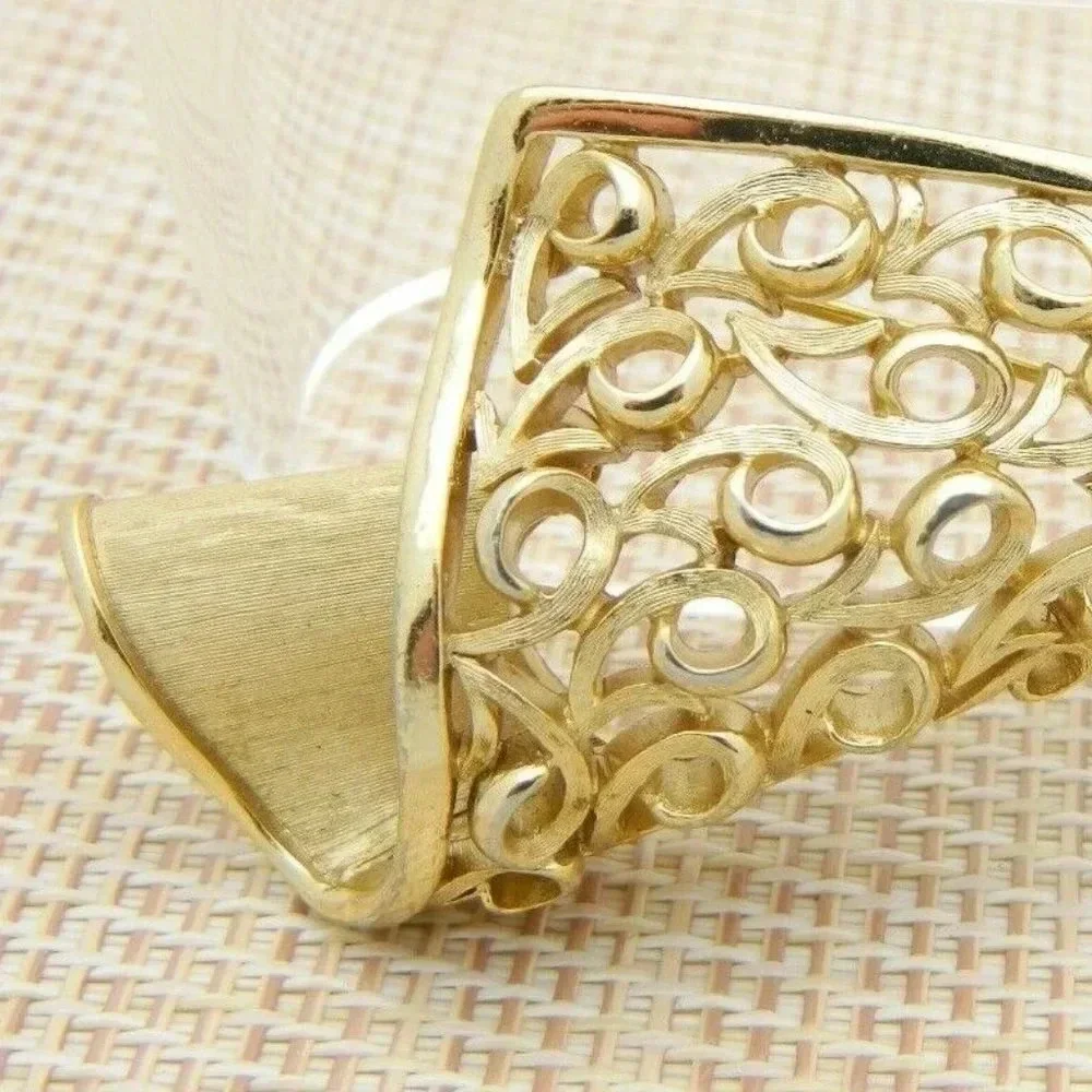 CROWN TRIFARI Gold Tone Mid Century Swirl Abstract